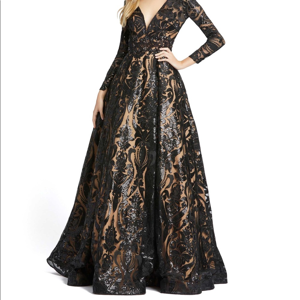 *NEW* Never-worn, Long Sleeve V-Neck Embroidered Ballgown - Mac Duggal, Size 16